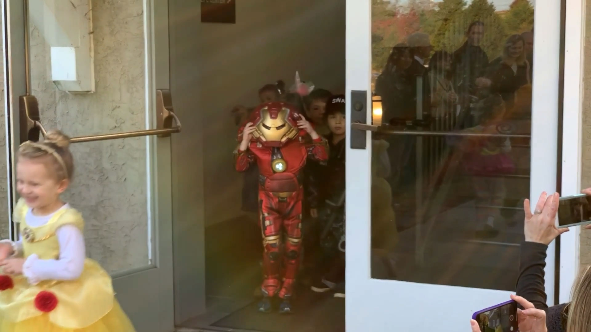 2018-10-31-brooks-parade01 photo