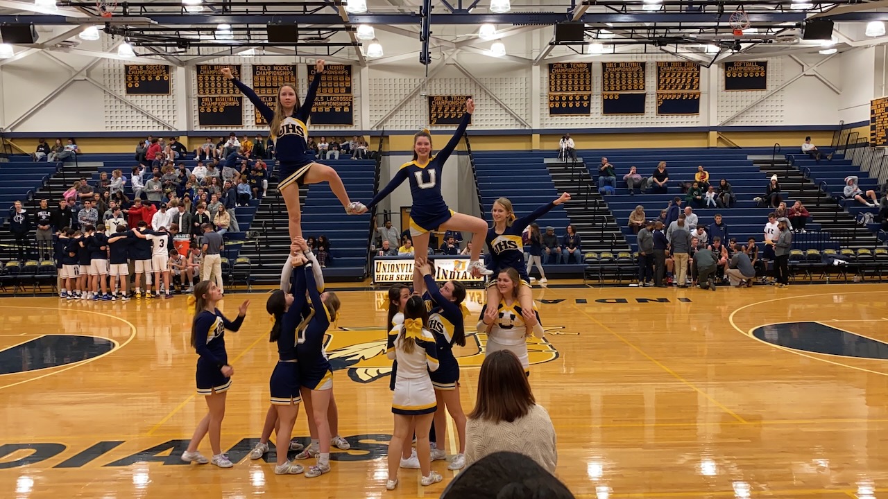 2019-12-10-cheerleaders-03 photo