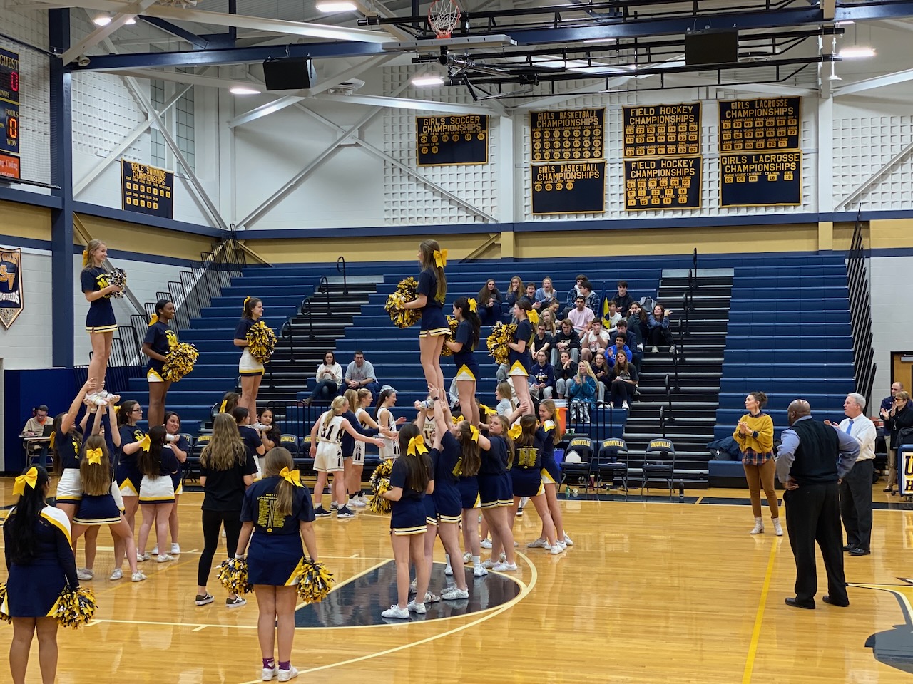 2019-12-10-cheerleaders-06 photo